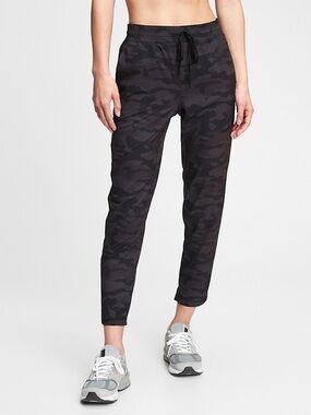 GAP gapfit Black Camo Drawstring Joggers Womens size small with pockets